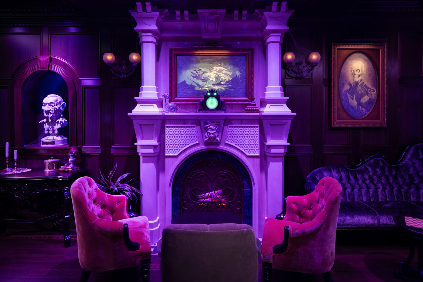 Haunted Mansion Bar (Kent Phillips, photographer)