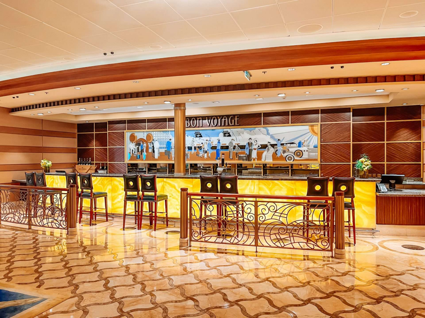 Bon Voyage Lounge Bar on the Disney Dream