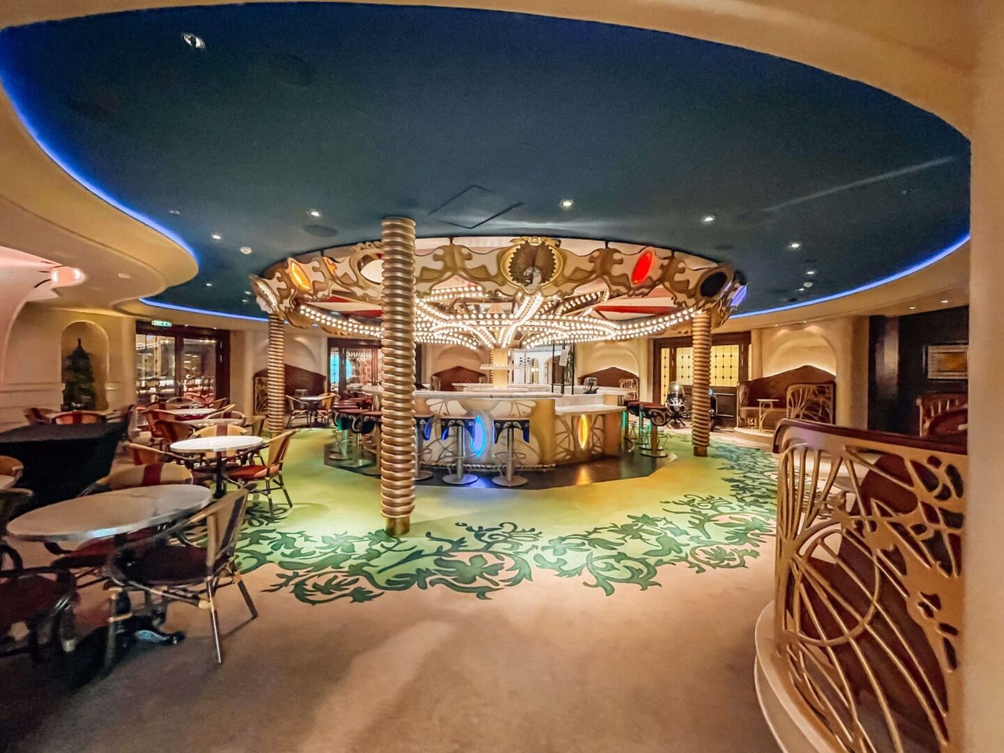 La Piazza Lounge at Disney Fantasy Europa