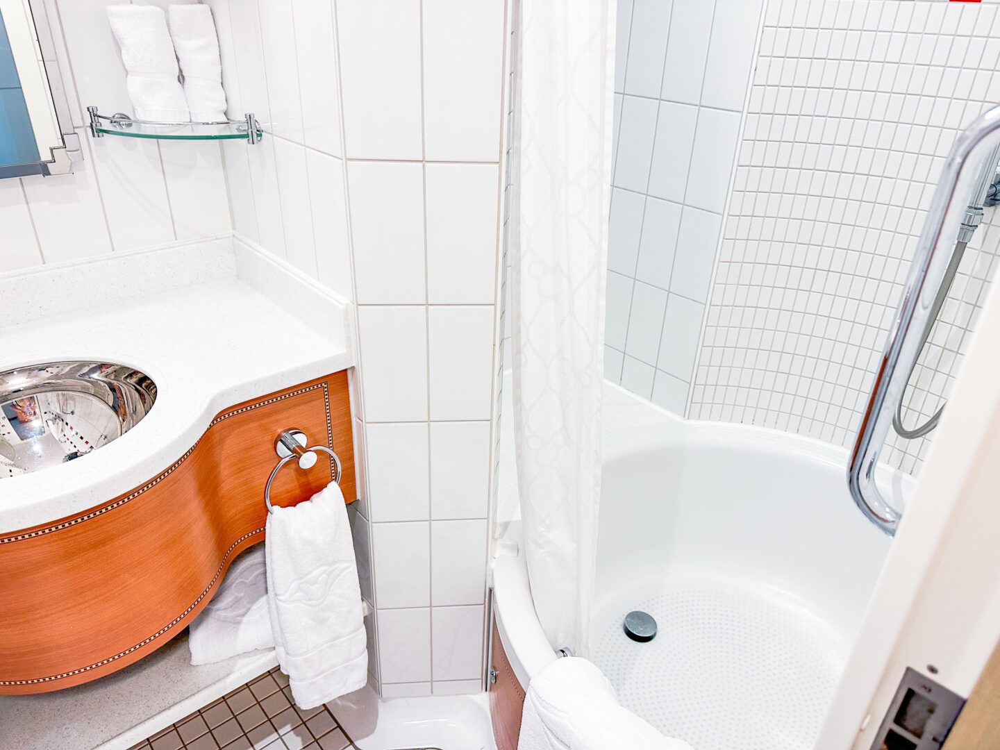 Disney Fantasy split bathrooms. Disney stateroom 8094. Tub and shower on Disney cruise line