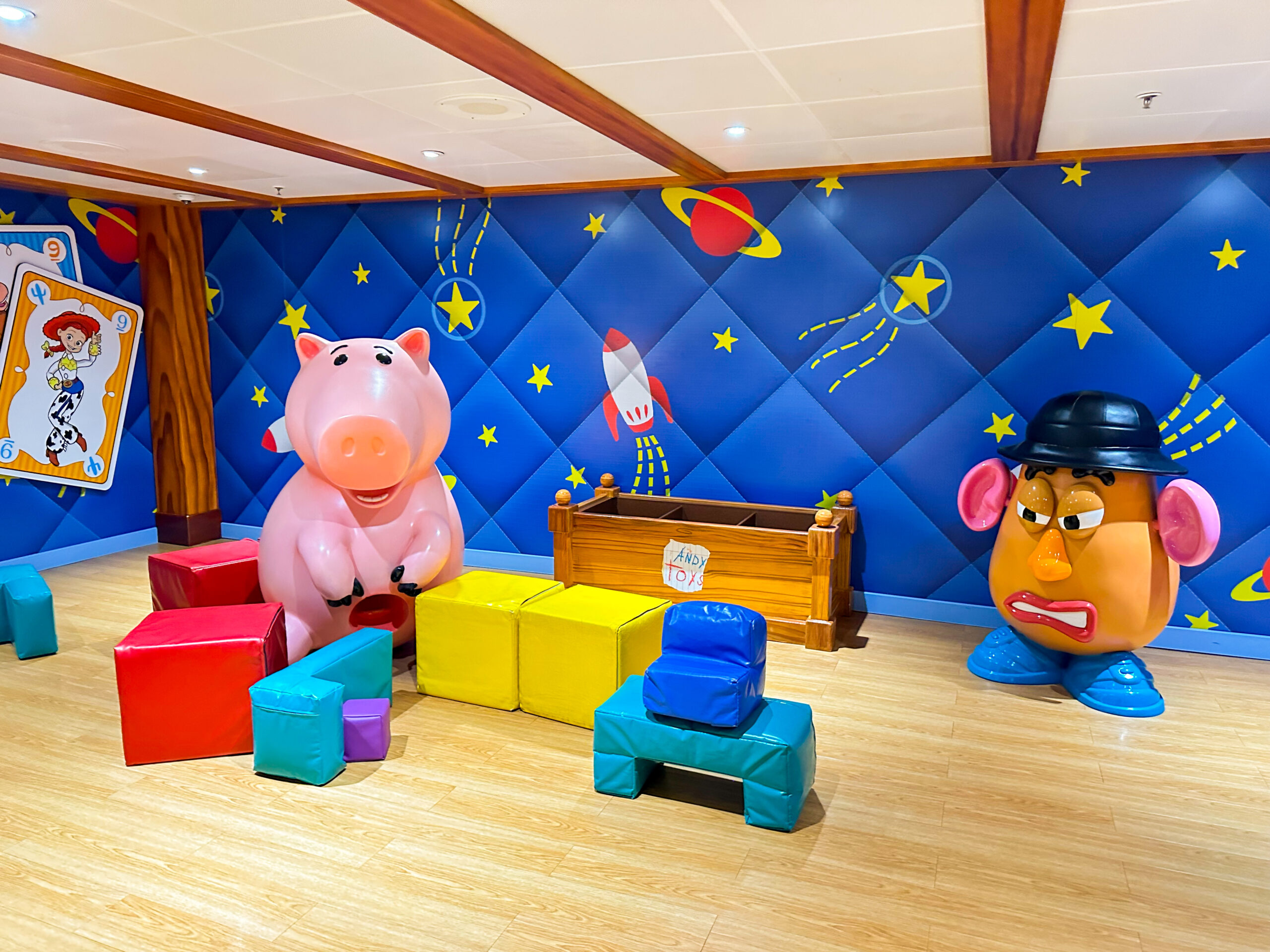 Andy's Room on the Disney Magic. Kids' clubs on the Disney Magic. Oceaneer Club and Lab on Disney Cruise Line