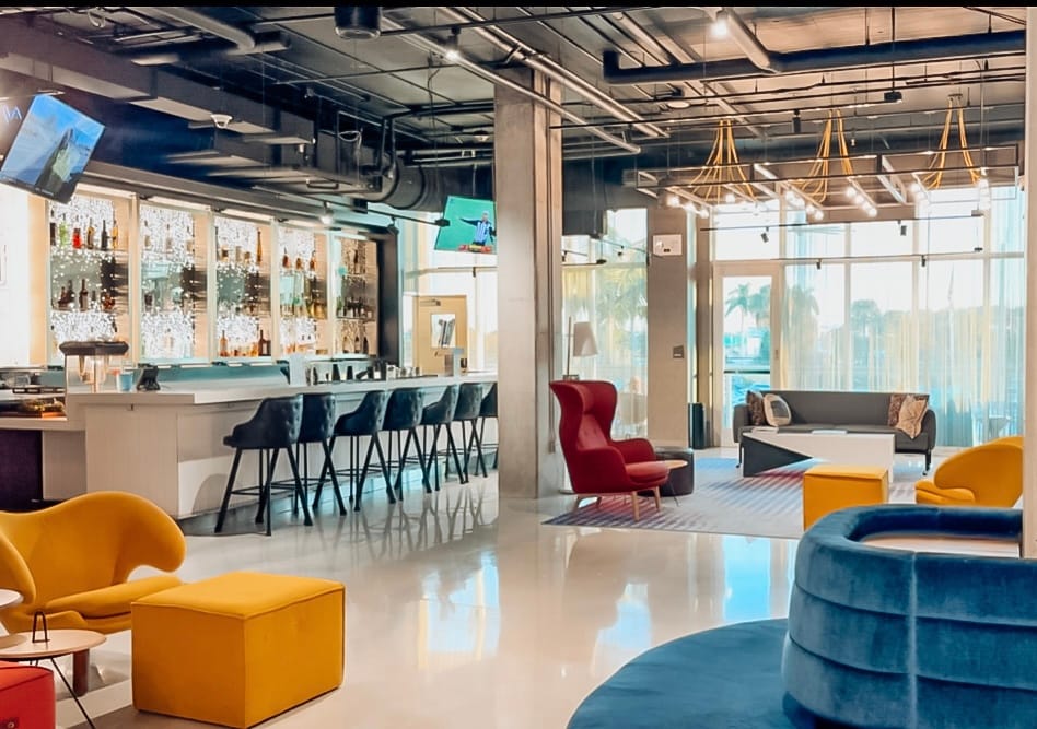 Aloft Airport Hotel Fort Lauderdale WXYZ bar and lobby