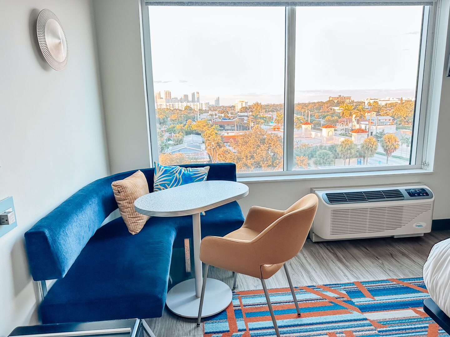 Aloft Airport Hotel Fort Lauderdale guest room