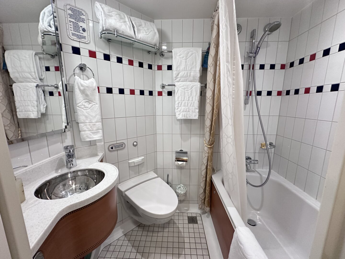 Disney Dream 8671 inside stateroom bathrooms